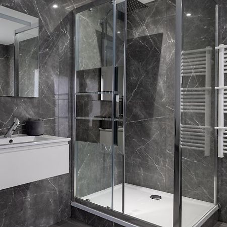 Suite Avec Jacuzzi & Terrasse Savigny-le-Temple Exterior photo