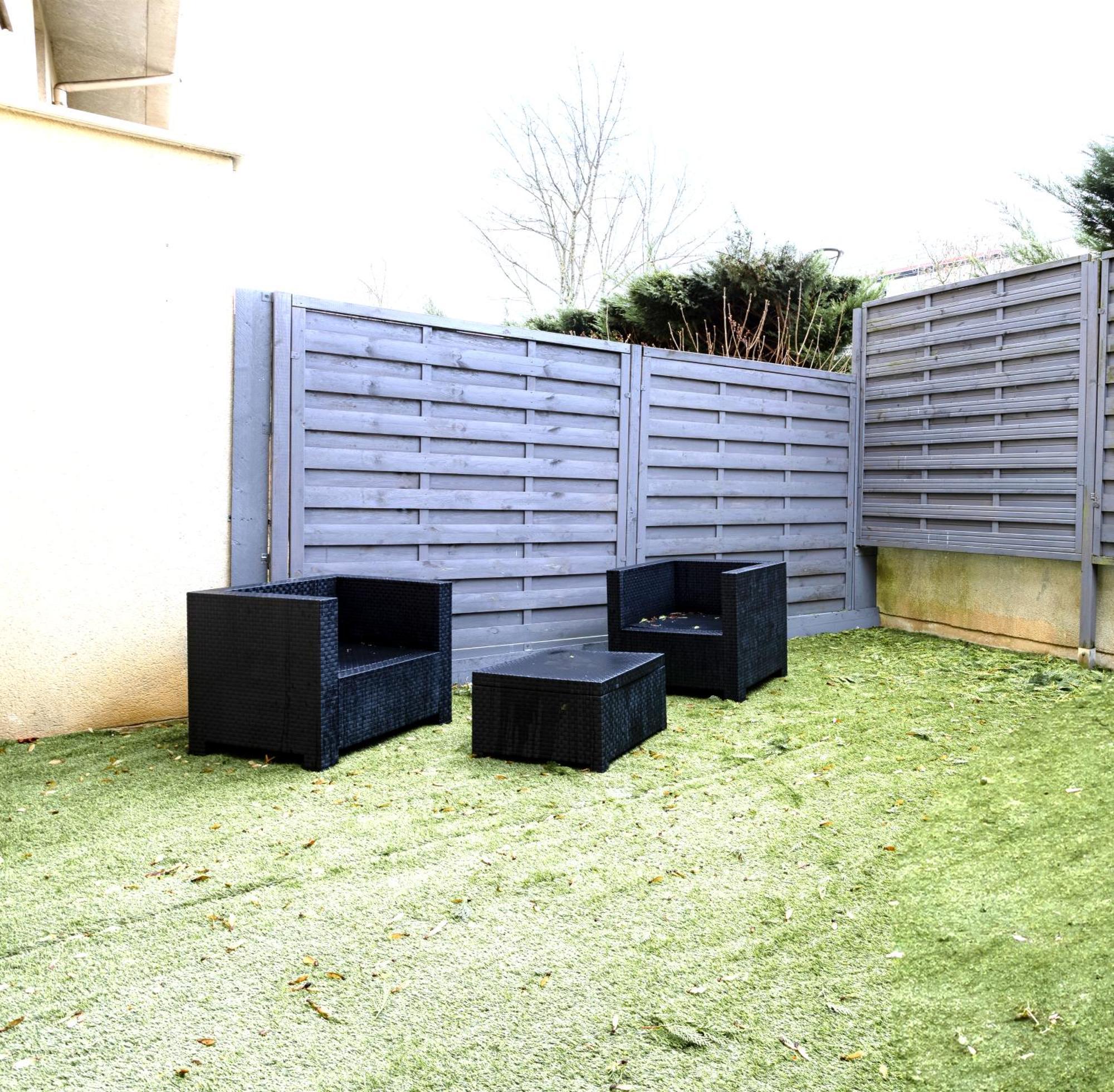 Suite Avec Jacuzzi & Terrasse Savigny-le-Temple Exterior photo