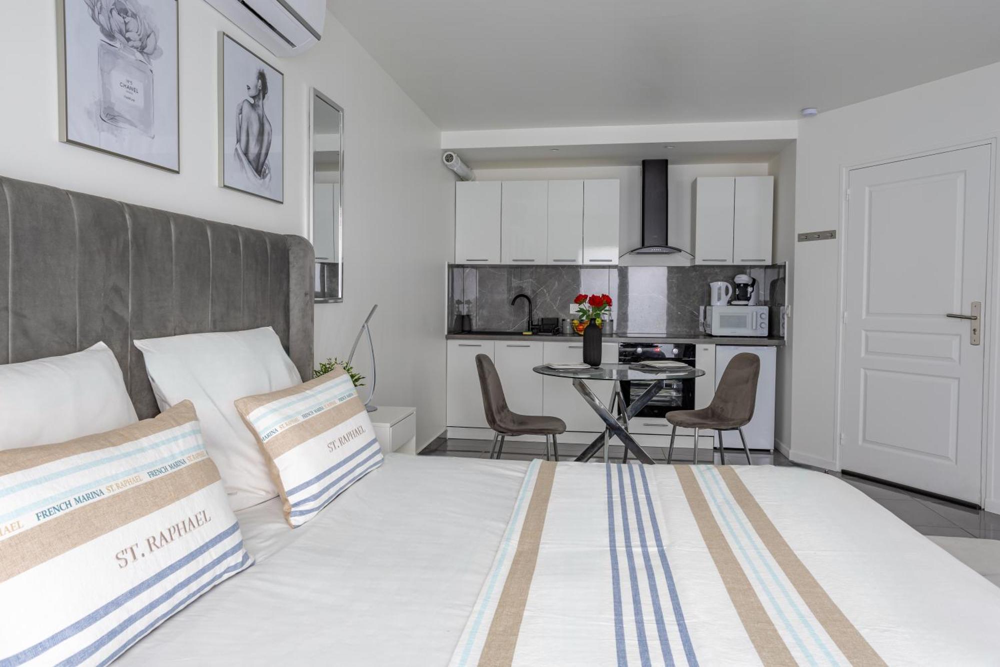 Suite Avec Jacuzzi & Terrasse Savigny-le-Temple Exterior photo