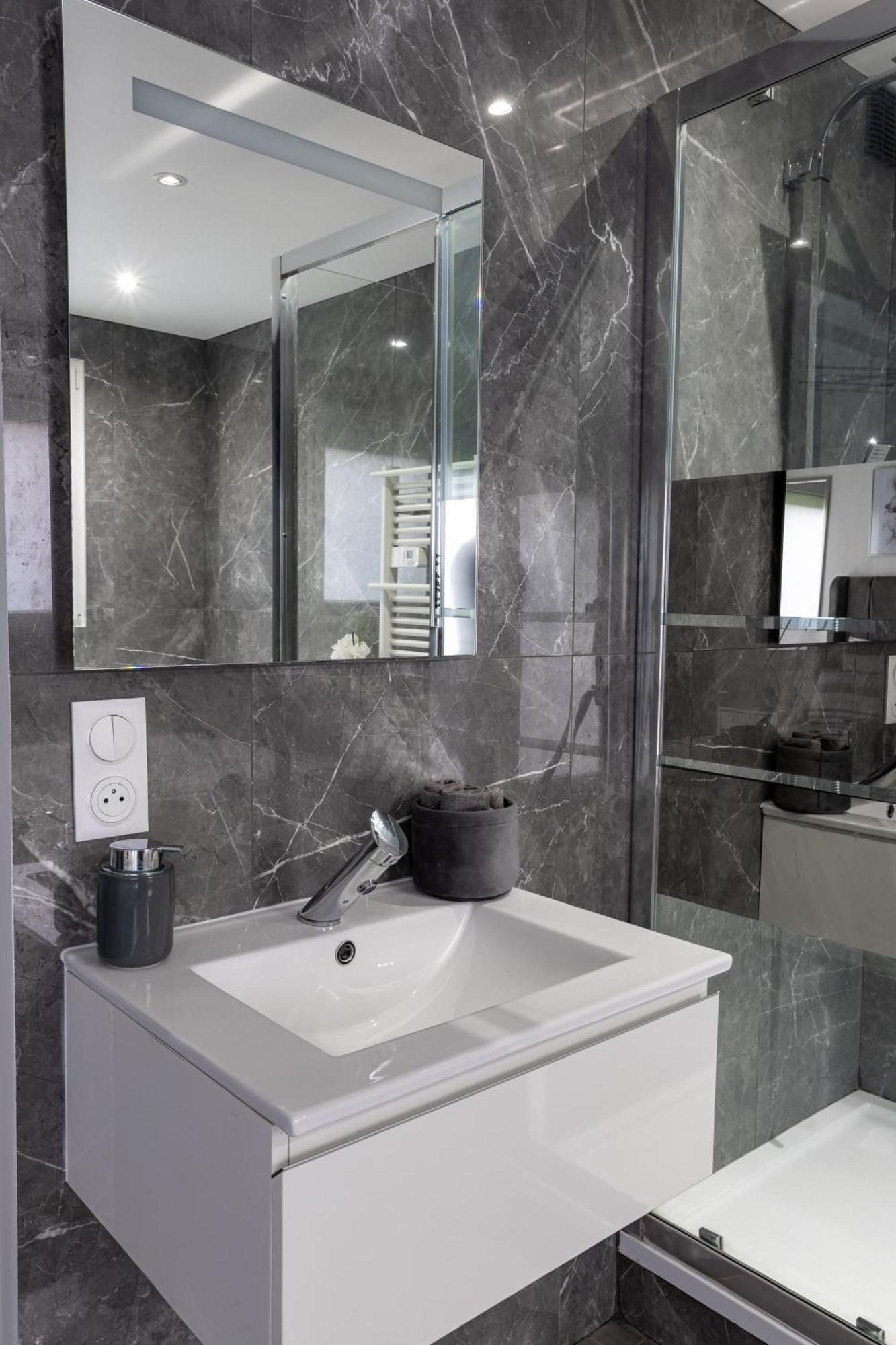 Suite Avec Jacuzzi & Terrasse Savigny-le-Temple Exterior photo