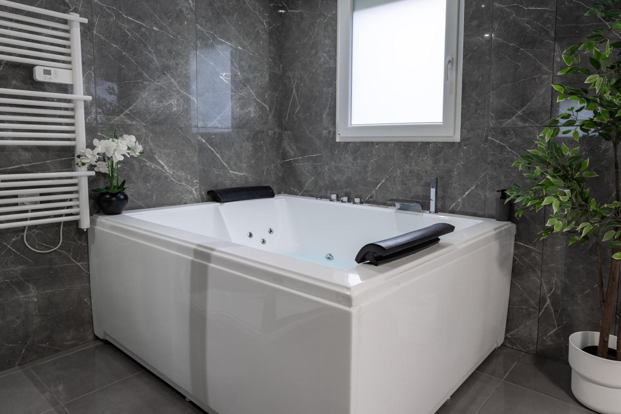 Suite Avec Jacuzzi & Terrasse Savigny-le-Temple Exterior photo